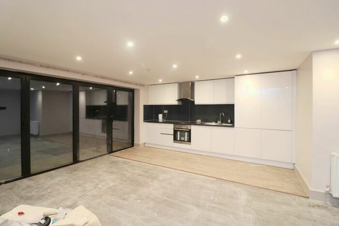 4 Bedroom Terraced House To Rent In Lansbury Avenue, Romford, Essex RM6