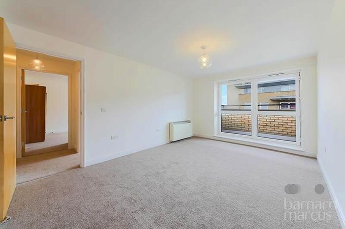 2 Bedroom Property To Rent In Cline Road, London, N11