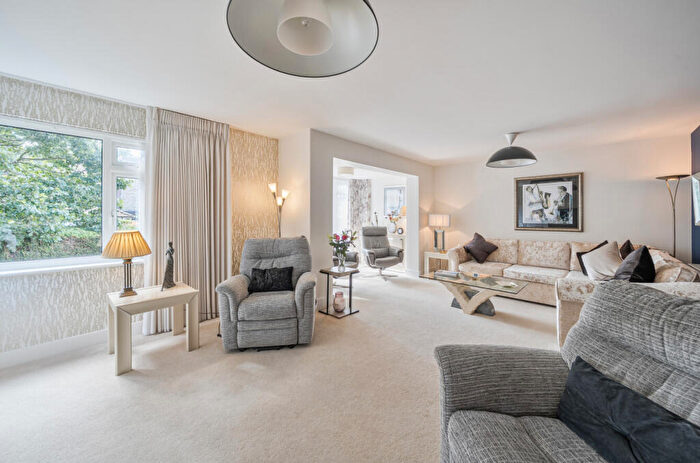 3 Bedroom Apartment For Sale In Martello Road South, Poole, Dorset, BH13