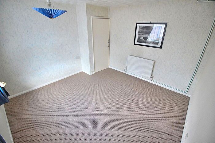 2 Bedroom Flat For Sale In Grange Crescent, Halesowen, B63