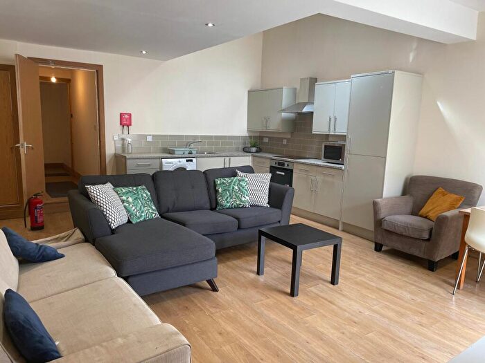 4 Bedroom Flat To Rent In Garden Flat, Gloucester Road, Horfield, Bristol, BS7