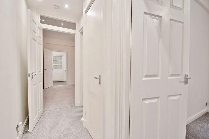 1 Bedroom Flat To Rent In Latymer Court, Hammersmith Road, Hammersmith, W6
