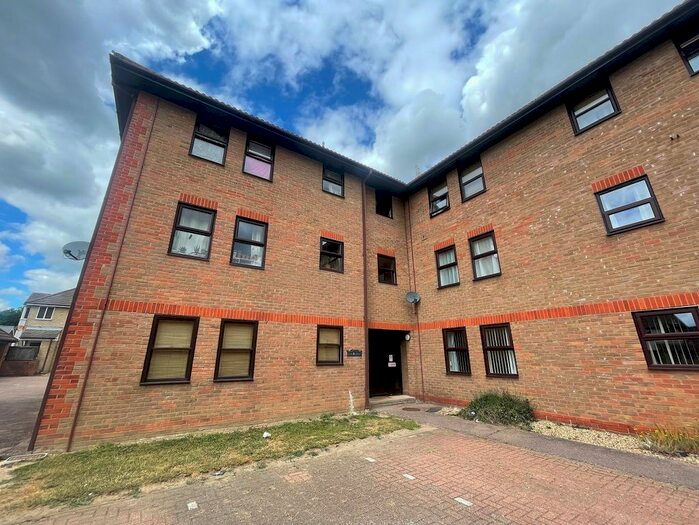 2 Bedroom Flat To Rent In Hanbury Gardens, Highwoods, Colchester, CO4