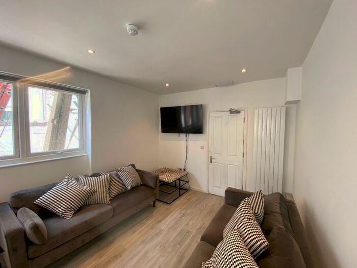 9 Bedroom House To Rent In Fishponds Road, BS16