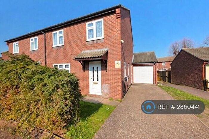 3 Bedroom Semi Detached House To Rent In Walcourt Road, Bedford, MK42