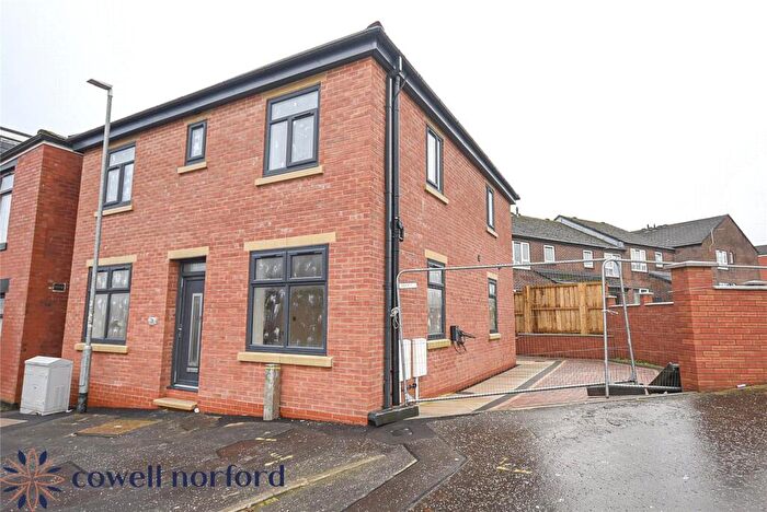 4 Bedroom Detached House To Rent In Oswald Street, Hamer, Rochdale, OL16