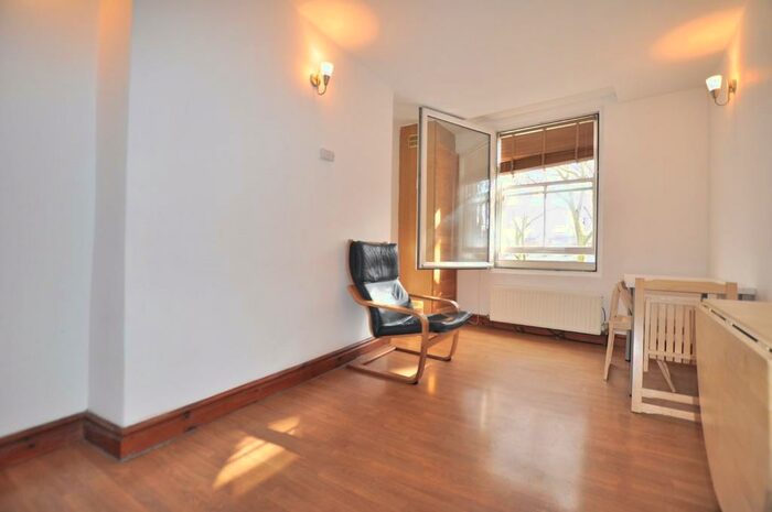 2 Bedroom Flat To Rent In Hackney Road, London, E2