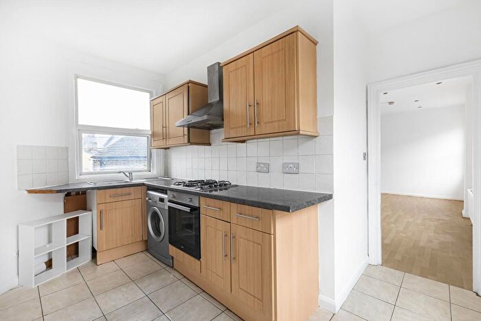 1 Bedroom Flat To Rent In Coldharbour Lane, London, SE5
