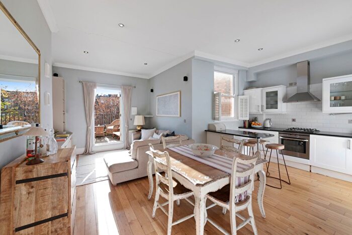 2 Bedroom Flat To Rent In St. Stephens Gardens, London, W2