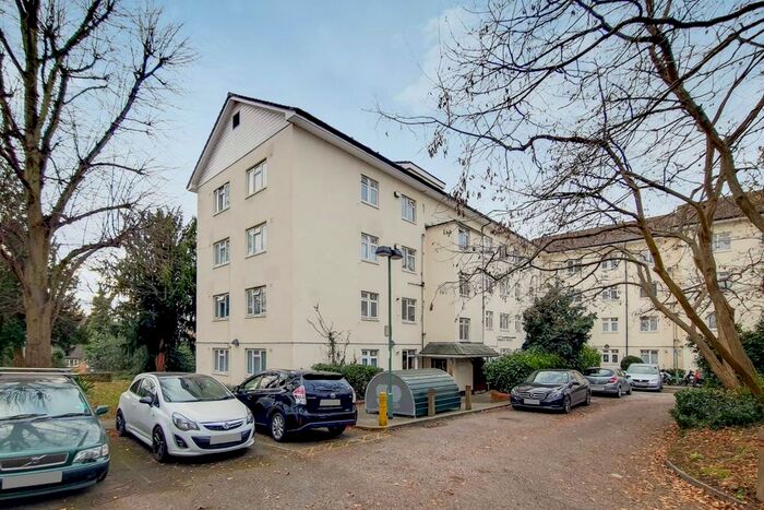 3 Bedroom Flat To Rent In Kingsnympton Park, Kingston Hill, Kingston Upon Thames, KT2