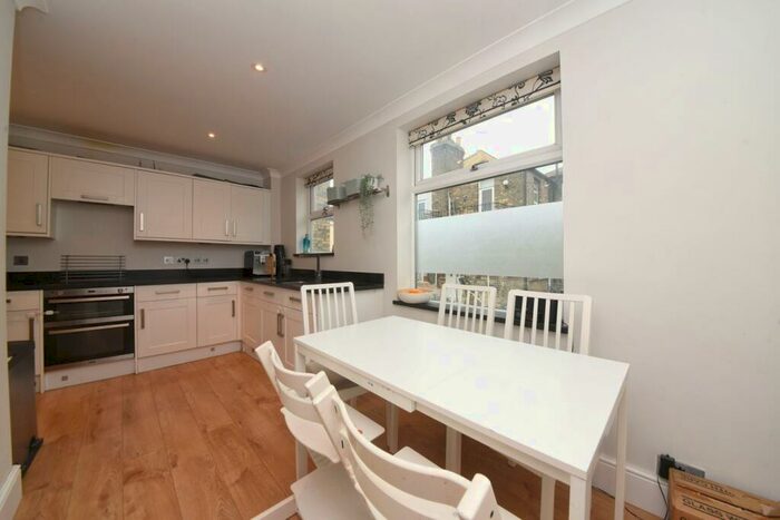 3 Bedroom Maisonette To Rent In Kitchener Road, London, N2