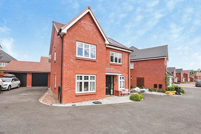 3 Bedroom Detached House For Sale In Perry Place, Drakes Broughton, Pershore, Worcestershire, WR10