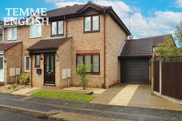 3 Bedroom Semi-Detached House For Sale In Stanmore Road, Wickford, Essex, SS11