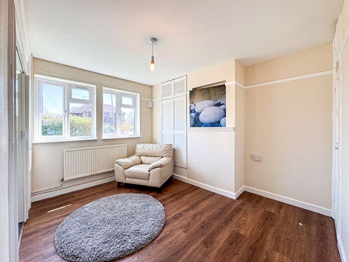 1 Bedroom Bungalow To Rent In Knebworth Path, Borehamwood, WD6