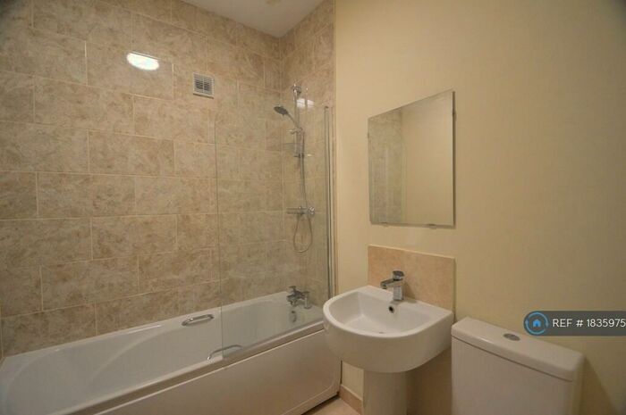 2 Bedroom End Of Terrace House To Rent In Cavendish Street, Yeadon, Leeds, LS19