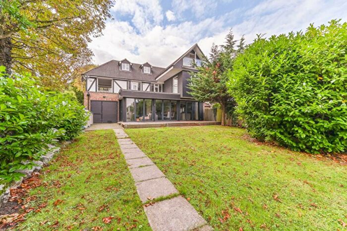 5 Bedroom Detached House To Rent In Avondale Avenue, Worcester Park, KT4
