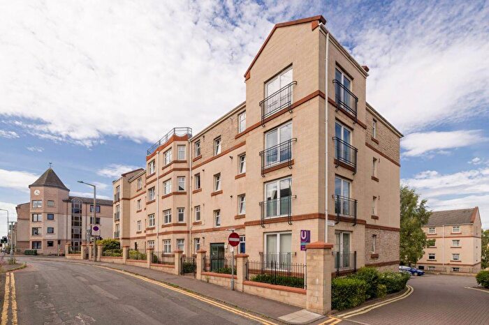 2 Bedroom Flat For Sale In / Sinclair Close, Shandon, Edinburgh, EH11
