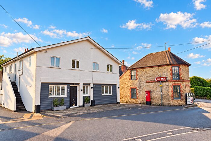 2 Bedroom Flat For Sale In Thame Road, Stadhampton, OX44