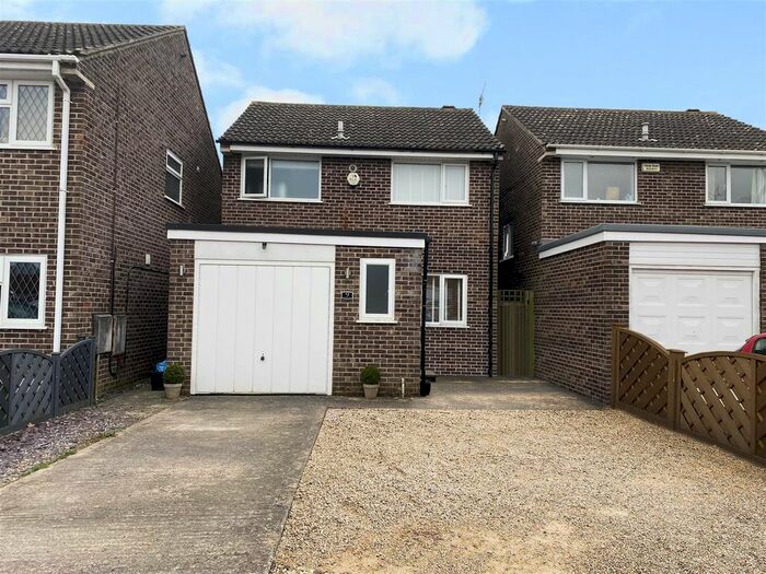 3 Bedroom Property To Rent In Adber Close, Yeovil, BA21