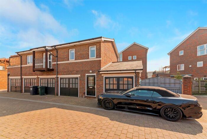 1 Bedroom Coach House To Rent In St. Clements Road, Ingress Park, Greenhithe, DA9