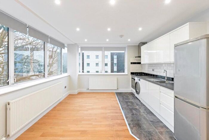 2 Bedroom Flat To Rent In London Road, Bracknell, Berkshire, RG12