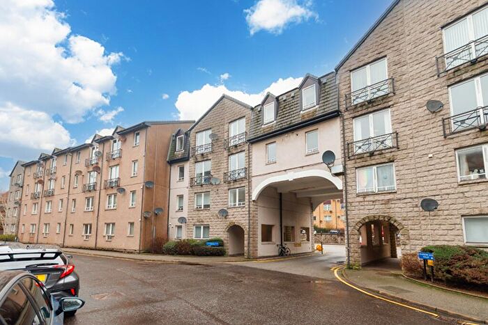 3 Bedroom Flat To Rent In Strawberry Bank Parade, Aberdeen, AB11
