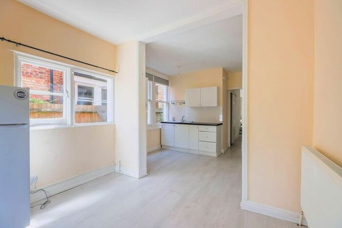 2 Bedroom Flat To Rent In Weston Park, Crouch End, London, N8