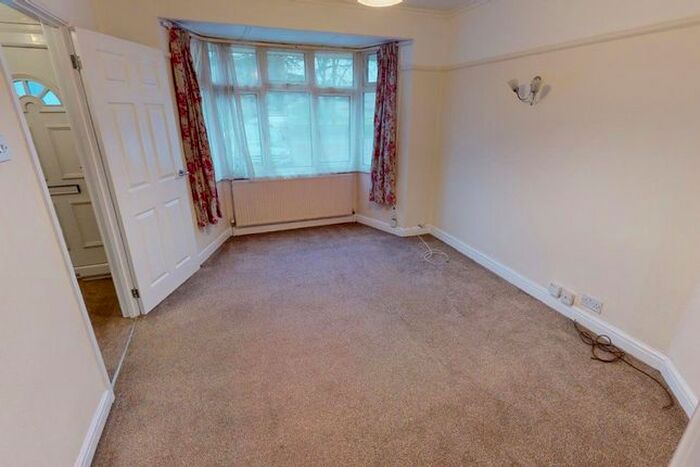3 Bedroom Property To Rent In Oldchurch Road, Romford, RM7