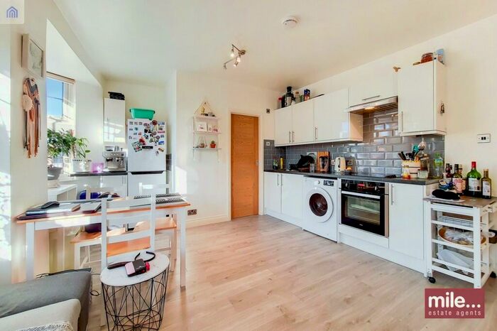 1 Bedroom Apartment To Rent In Golders Green, London, NW11