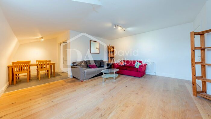 3 Bedroom Flat To Rent In Tollington Park, Finsbury Park, London, N4