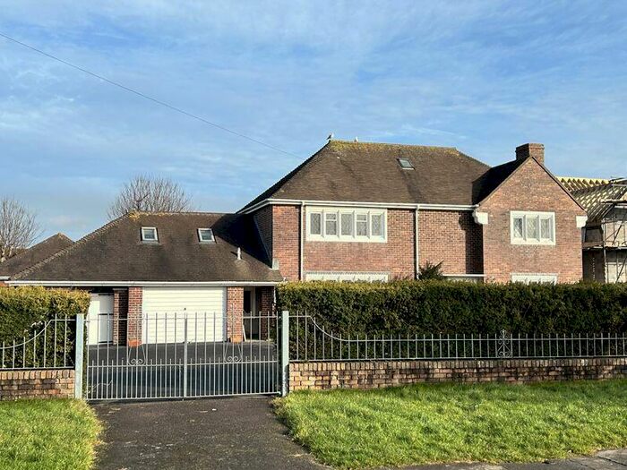 7 Bedroom Character Property To Rent In West Road, Porthcawl, CF36