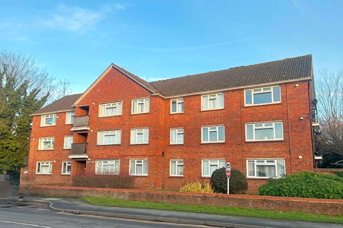 2 Bedroom Flat For Sale In Shawfield Road, Ash, Surrey, GU12