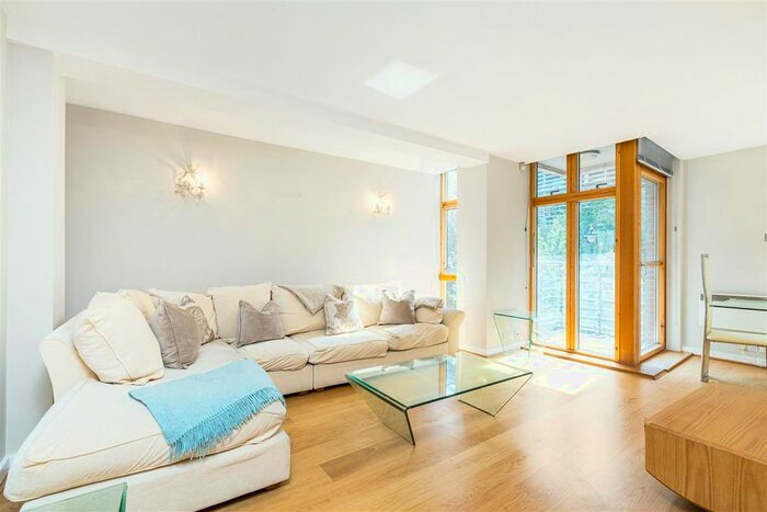 2 Bedroom Flat To Rent In Millicent Court, Marsham Street, Westminster London, SW1P