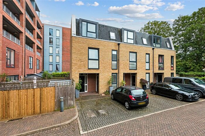 4 Bedroom Flat For Sale In Lawrence Road, London, N15