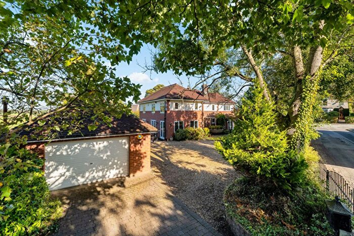 4 Bedroom Detached House For Sale In Glazebrook Lane, Glazebrook, WA3