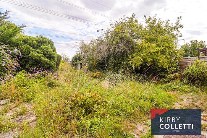 1 Bedroom Detached Bungalow For Sale In Eldon Road, Hoddesdon, EN11