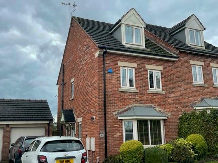 4 Bedroom Semi-Detached House For Sale In Padstow Close, Mansfield, NG18