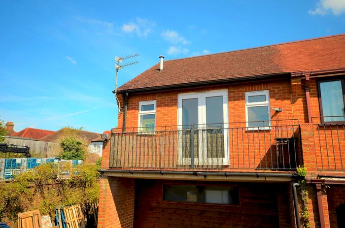 1 Bedroom Flat To Rent In Woodside Road, Amersham, Buckinghamshire, HP6