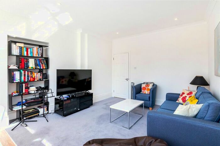 1 Bedroom Flat To Rent In Citadel Court, City Road, Clerkenwell, London, EC1Y