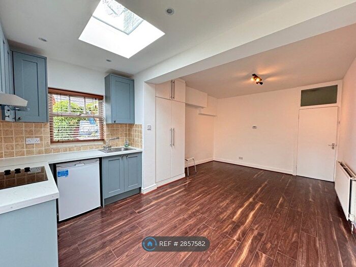 Studio To Rent In Park Parade, London, NW10