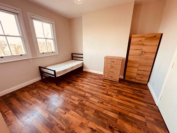 Studio To Rent In Pleshey Road, London, N7