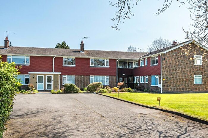 2 Bedroom Flat For Sale In Fairgreen Court, Fairgreen, Hadley Wood, EN4