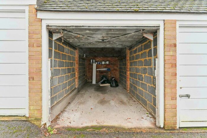 Garage / Parking To Rent In Christchurch Park, Sutton, SM2
