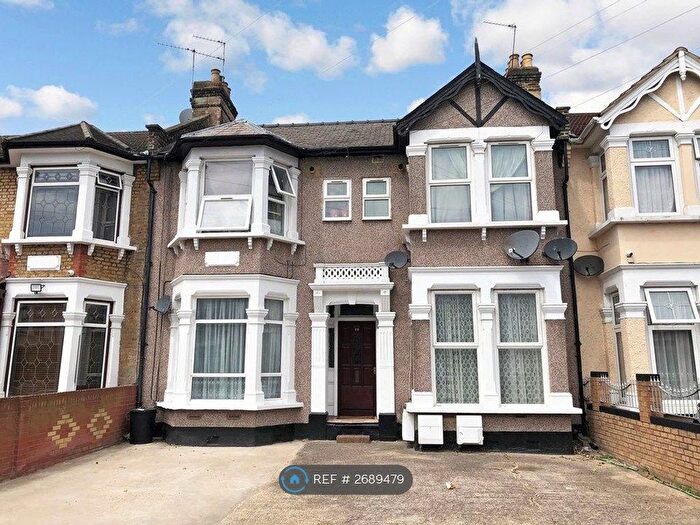 3 Bedroom Flat To Rent In Courtland Avenue, Ilford, IG1