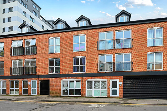 1 Bedroom Flat To Rent In Emarc House, Pickford Street, Aldershot, GU11