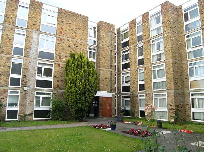 2 Bedroom Flat To Rent In Gordon Road, London, W5
