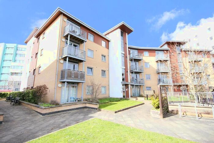 2 Bedroom Flat To Rent In Kelvin Gate, Bracknell RG12