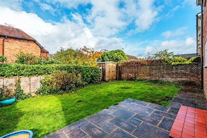 4 Bedroom Detached House For Sale In Poplar Road, Leatherhead, KT22