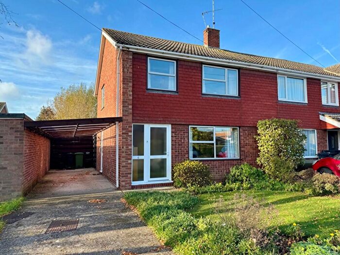 3 Bedroom Semi Detached House For Sale In Pembroke Avenue, Maldon, CM9