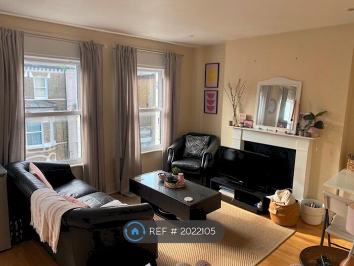 3 Bedroom Flat To Rent In St. Luke's Avenue, London, SW4